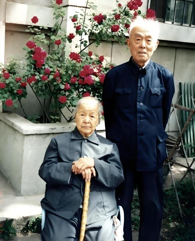 [微风]1964年，北大教授季羡林听说妻子彭德华要来北京，连夜把家里的大床换成了