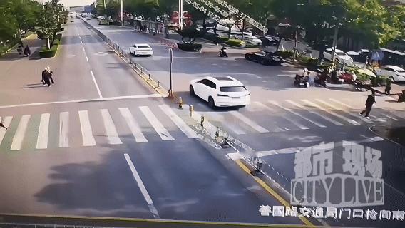 山东滕州车祸肇事司机被控制4号下午的新闻，今天6号才爆出来，互联网时效性这么差了