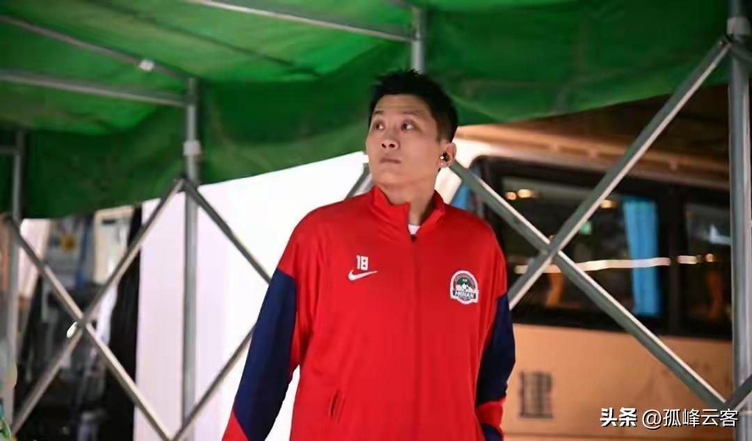关闭私信，排除干扰，王国明“闭关”专注备战，以求练出状态帮助尽早上岸！
随着间歇