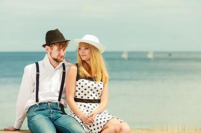 在繁华的大都市，有太多的热闹，每个人都在忙碌紧张的生活节奏中为自己的小梦想努力着