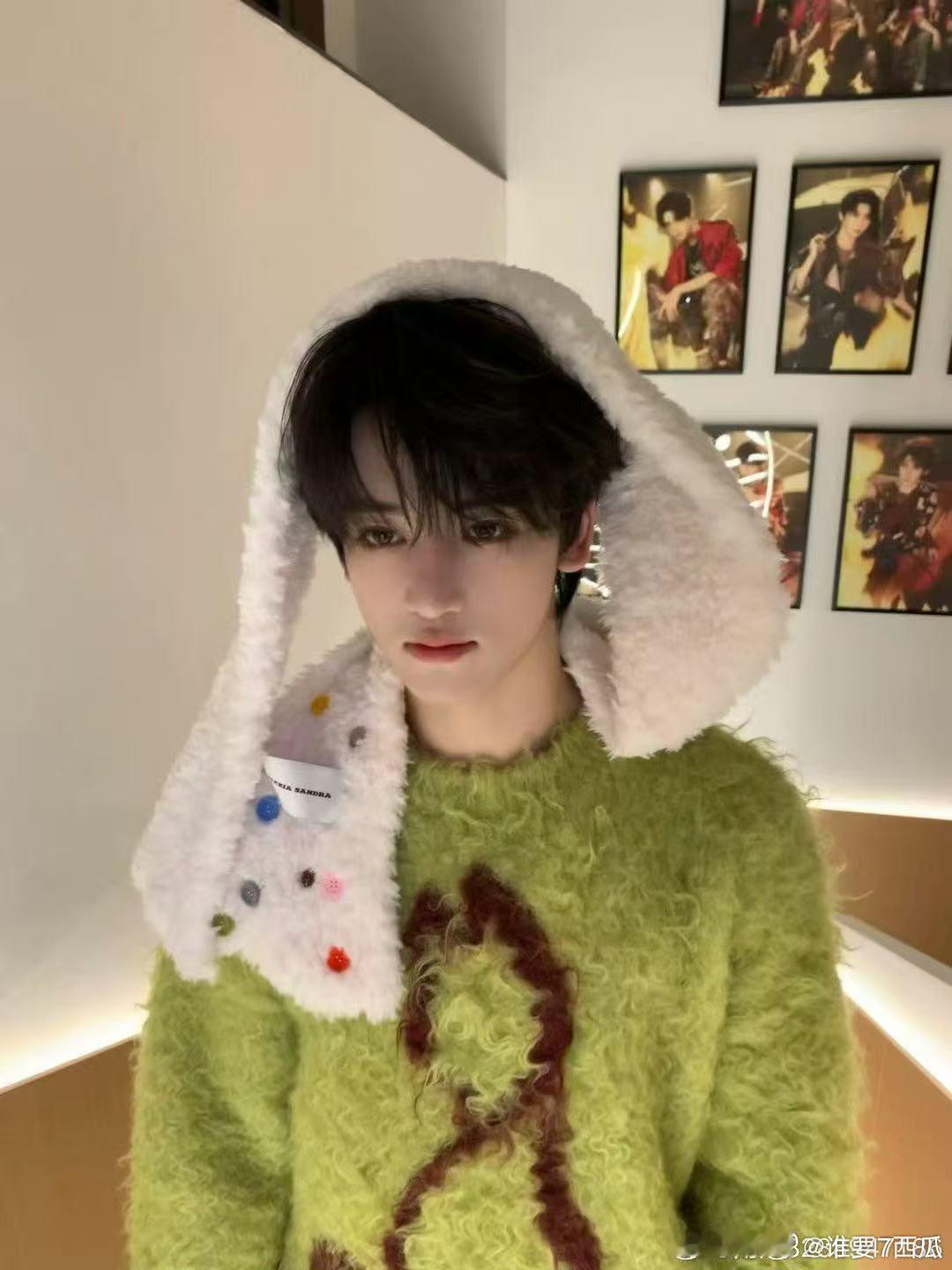 邓佳鑫被批不是偶像团体中最火的 这段对话真的太有火药味了，梁源的点评一针见血，邓