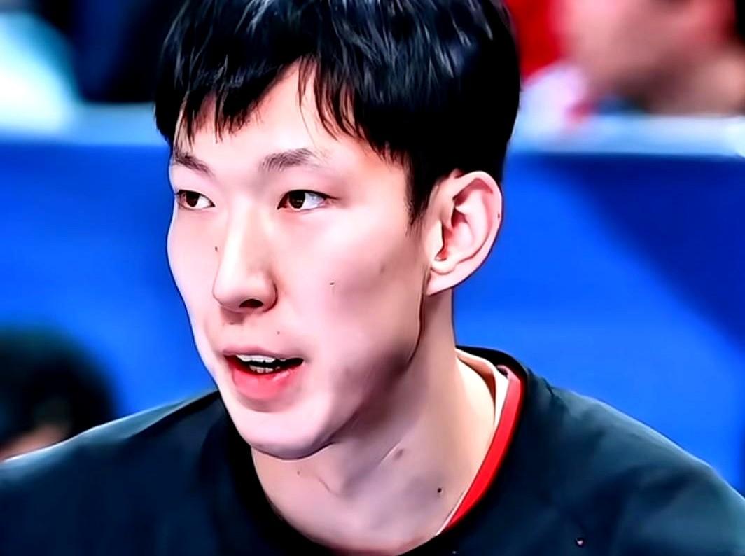 周琦落选国家队！

招牌瞬间熄灯

赞助商先慌？

名单公布那一刻，手机像被集体