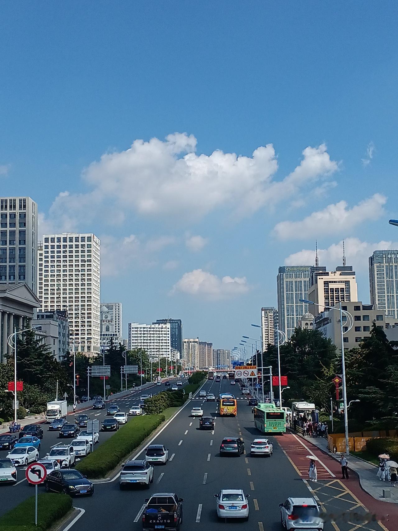 夏日生活打卡季威海城市随拍，威海老乡们大家猜一猜，谁知道这是哪里？再热的天也挡不