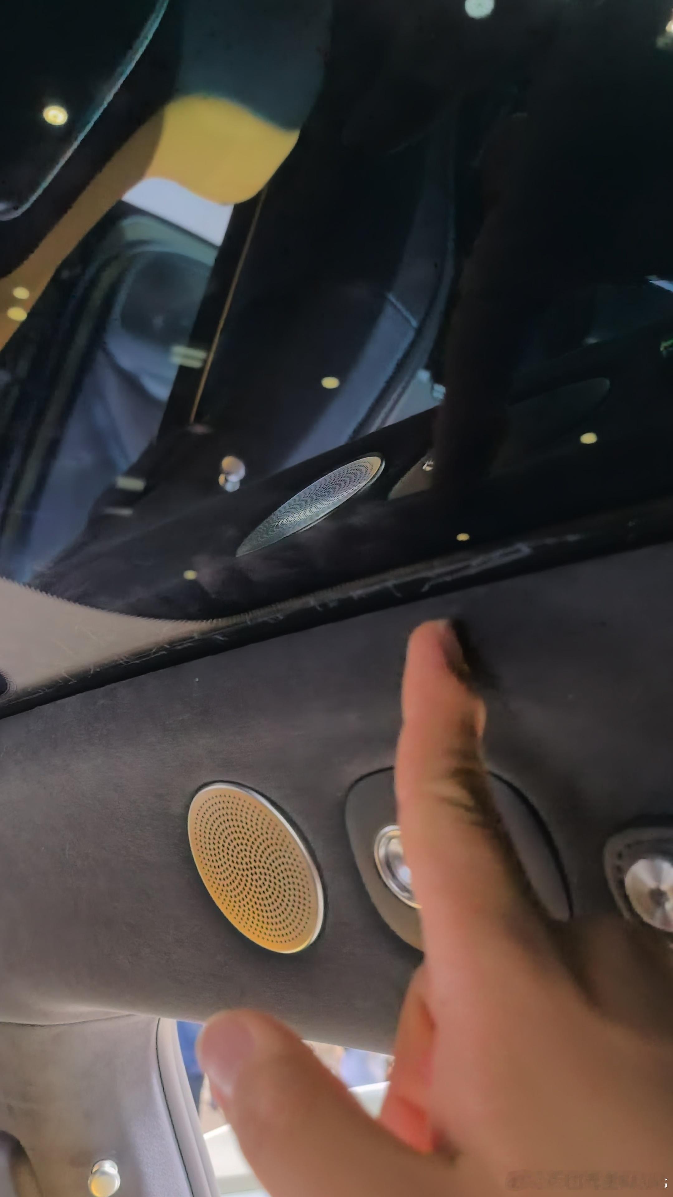 这儿能不能扒下来...早上直播已经给大家见证过了，就这么说，你要真能扒下来，那就