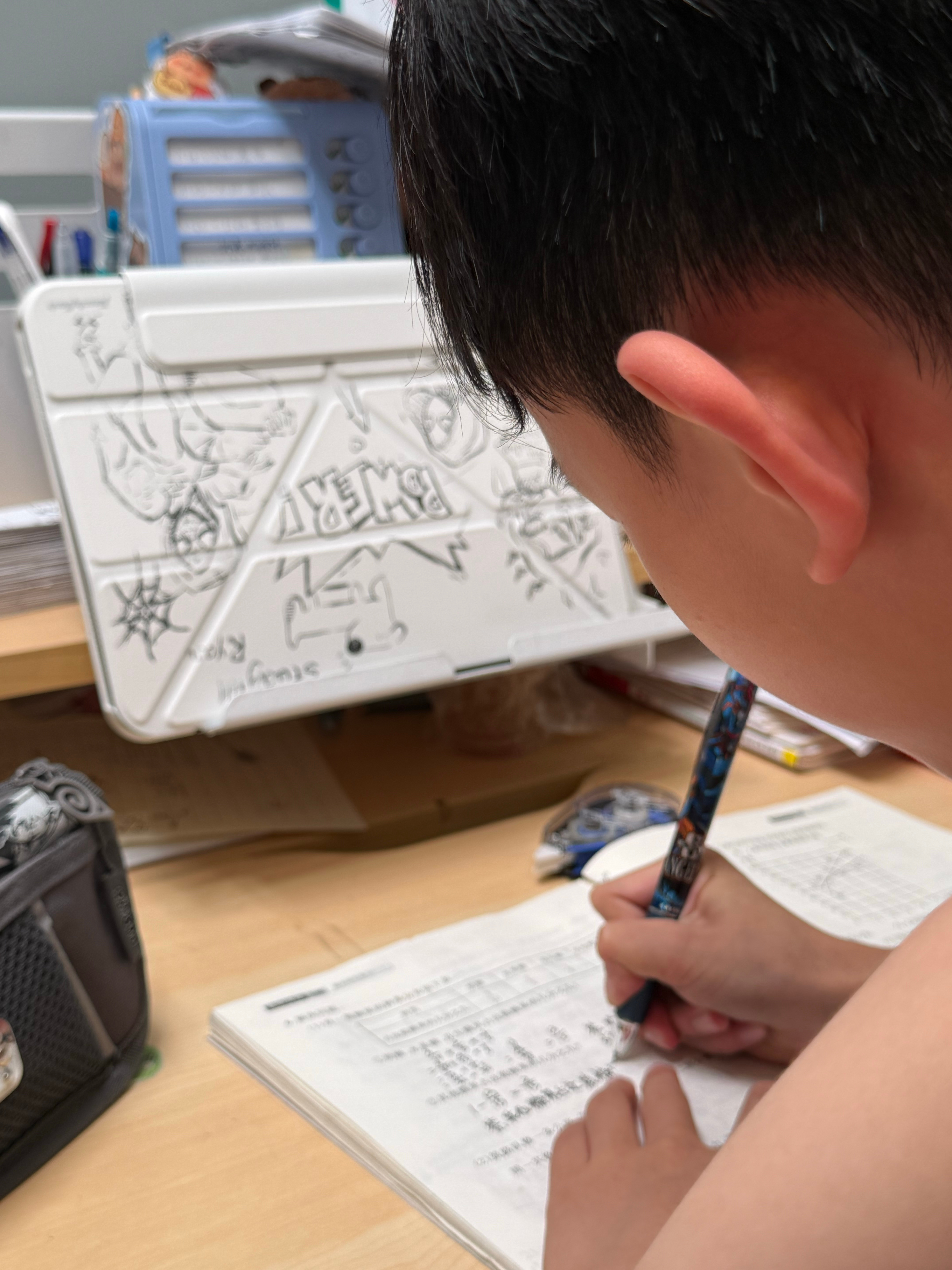抓紧时间做作业
