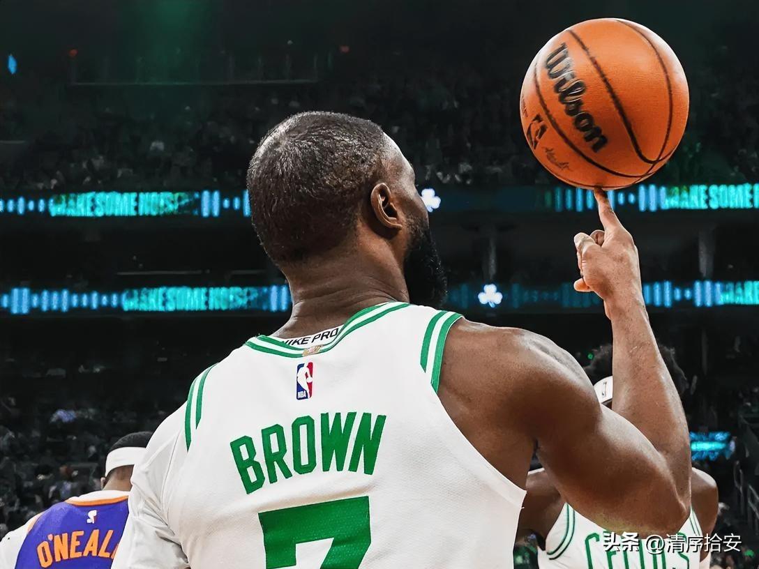 杰伦·布朗作为球队大当家去带队夺冠，是一条容错率极低、对建队要求近乎苛刻的道路。
