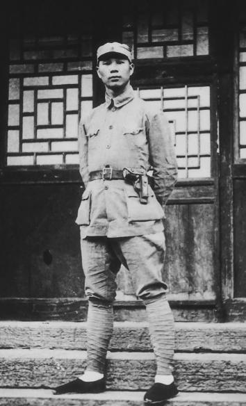 1941年8月，杨成武带领百姓转移，可无论怎么躲避，都会遇见日军。正在大家到处寻