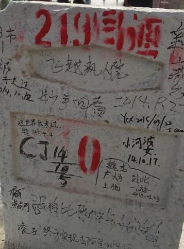 在叶城触摸新藏线的心跳
车子沿着南疆公路往东南疾驰时，昆仑山脉的影子已经在天边际