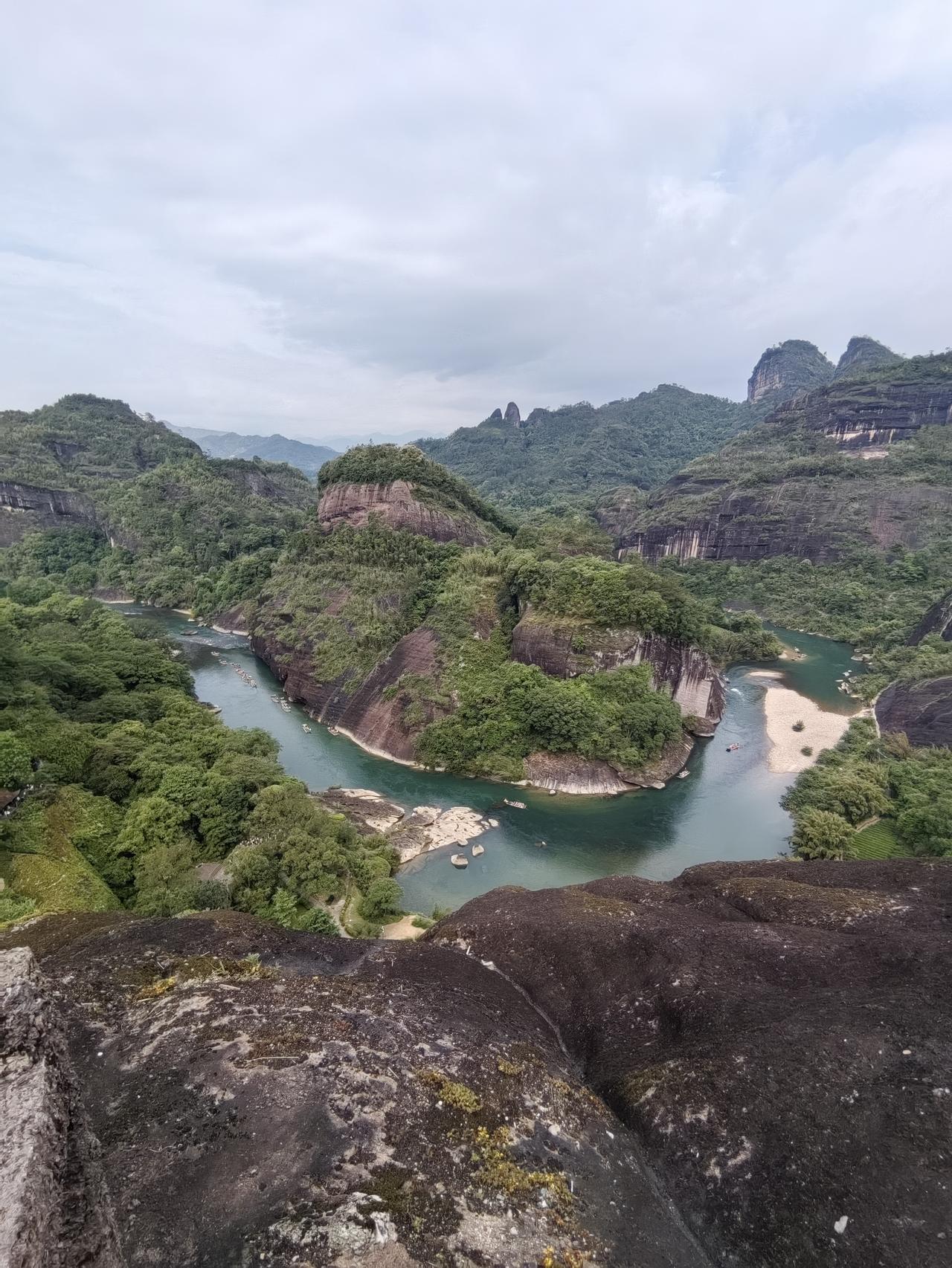 吐槽一下武夷山旅游，五一去了武夷山几个景区，一线天，天游峰，虎啸岩，大红袍，大王