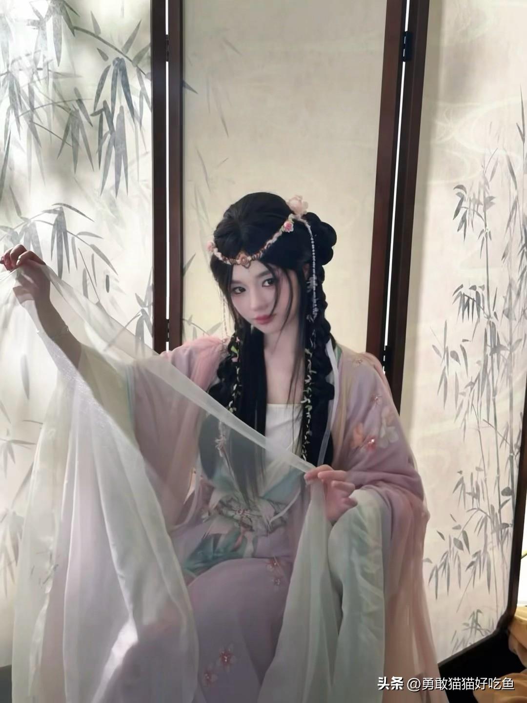 黄霄雲分享图片