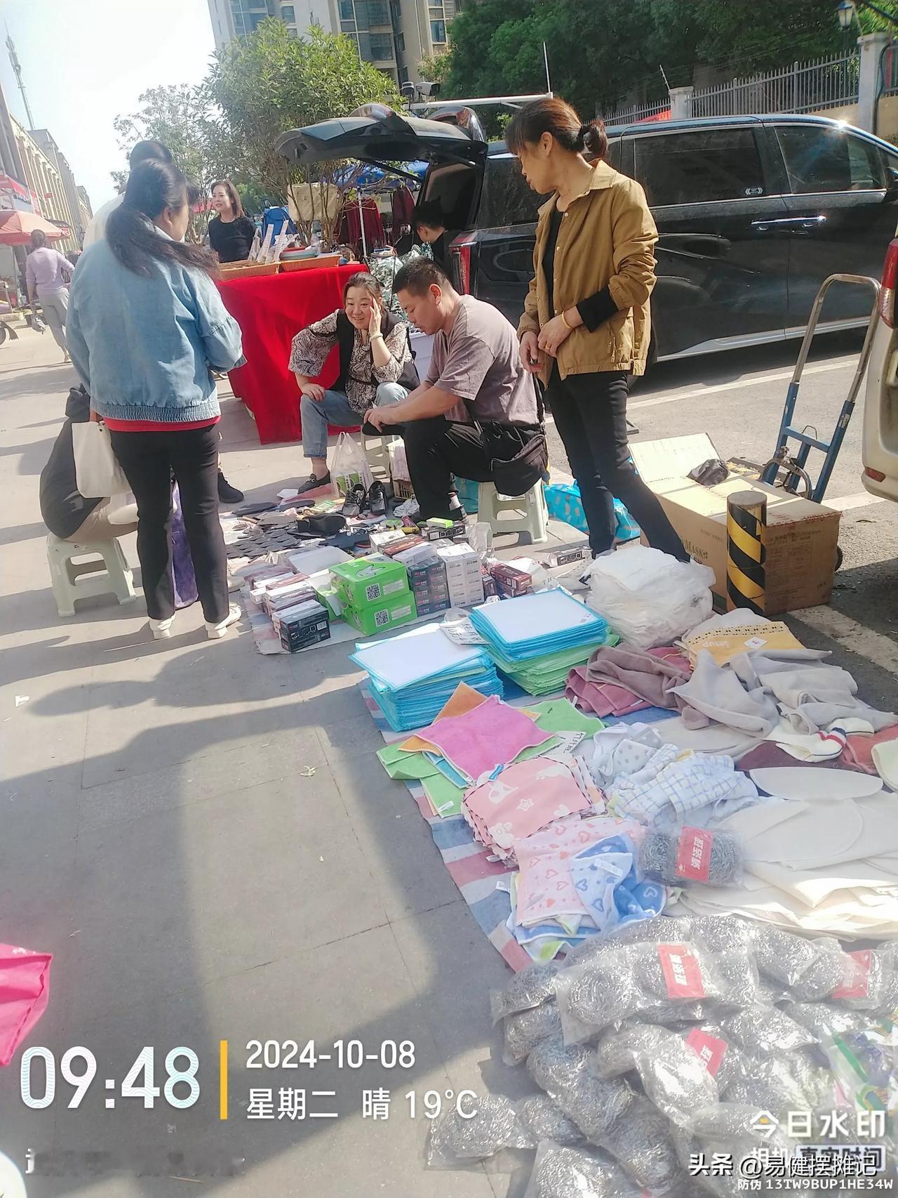 生意不在“大”，而在于专或者精。卖胶水虽是小生意，未必比大摊差。
电商为王的时代