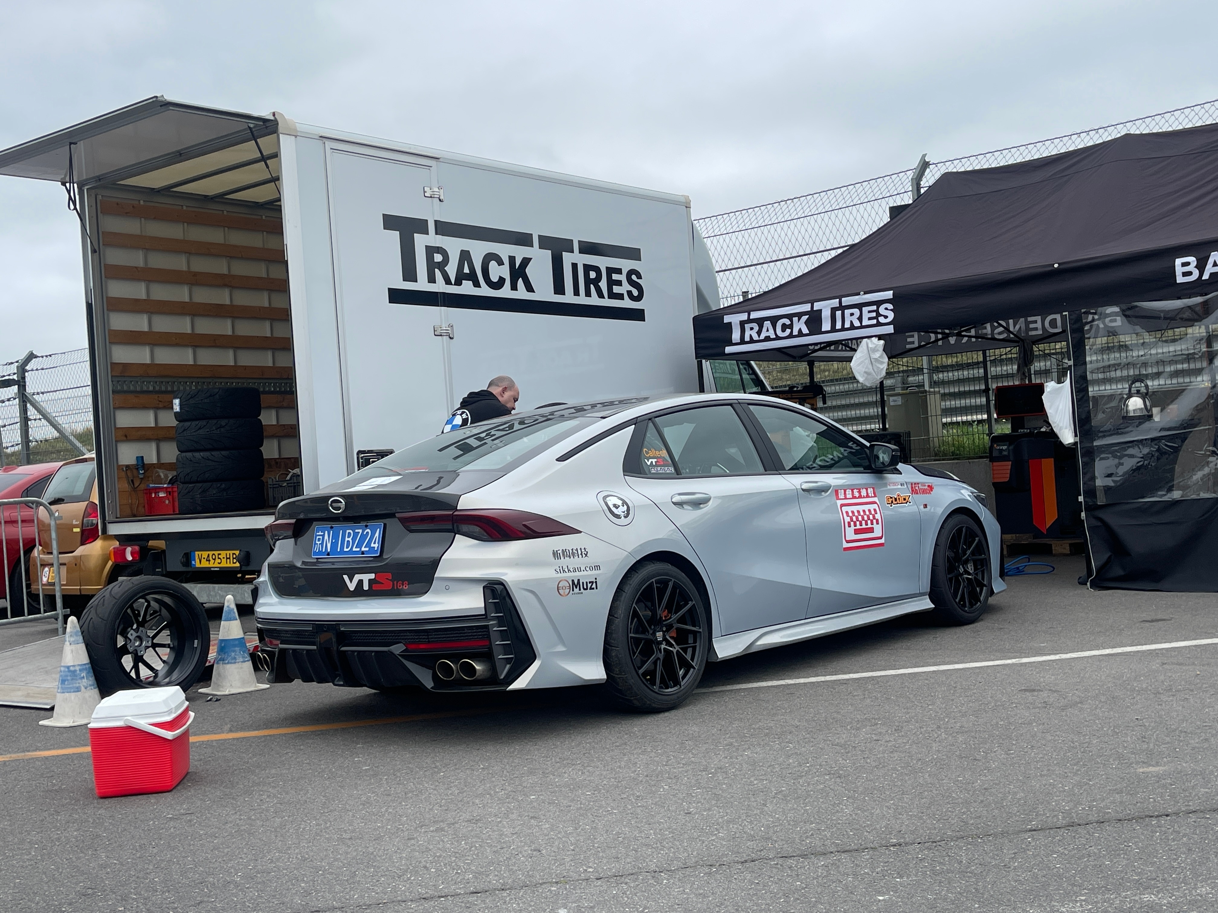 在赞德福特赛道用影豹R给他们带来点震撼。把代步的A052换成战斗的A050～[馋