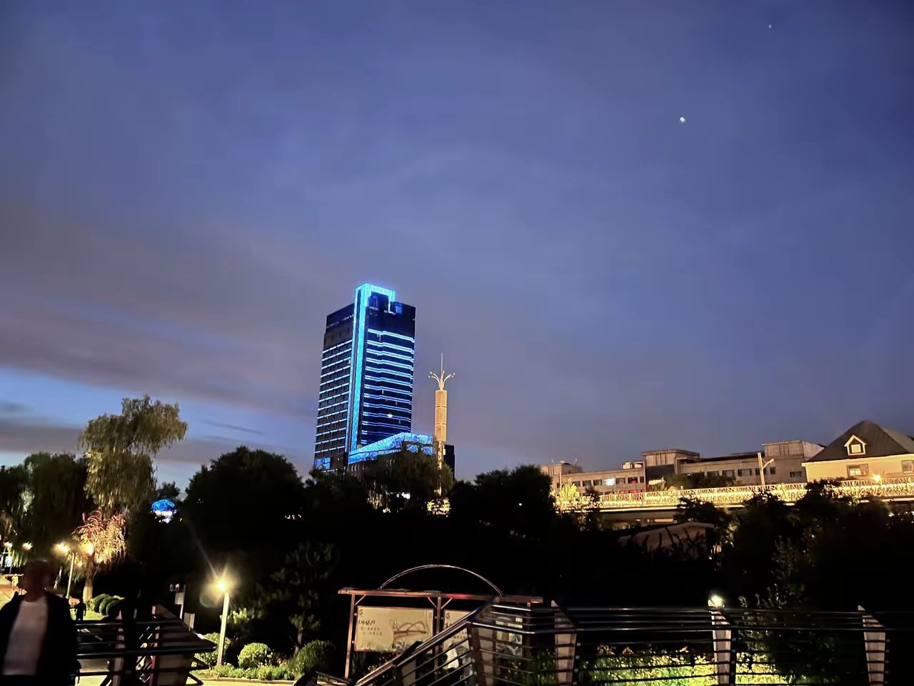 炒股一旦开了窍，人生就像悟了道！1. 牛市不做短，熊市不做长2. 牛市不杀跌，熊