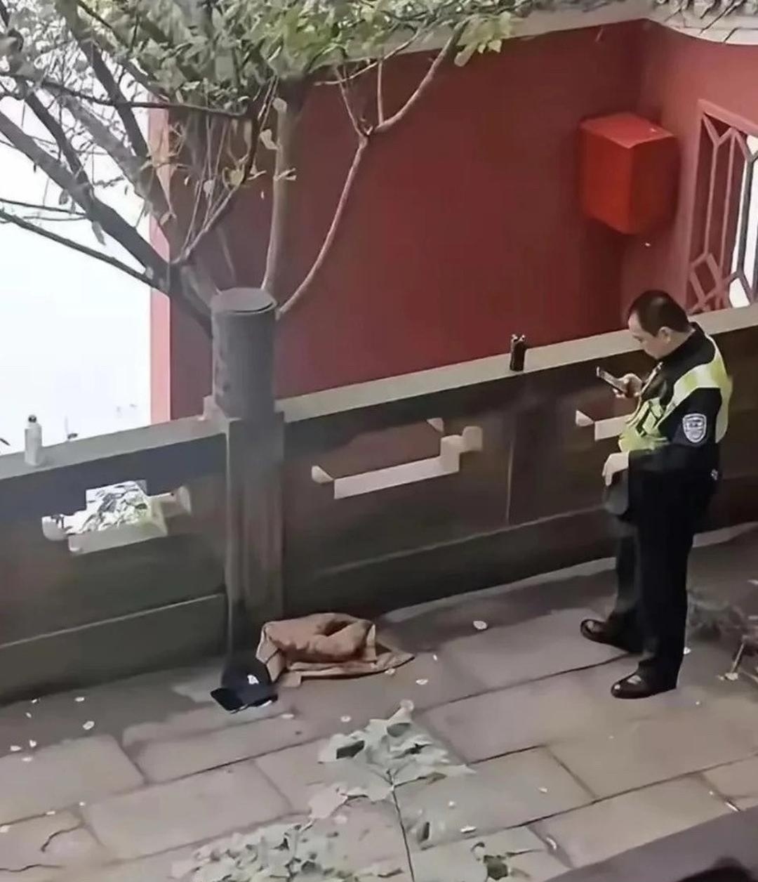 现在年轻人压力都挺大啊 
