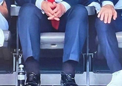 特朗普被确诊血管疾病，外界担心影响其执政，白宫医生已对外放风
据新华社7月17日