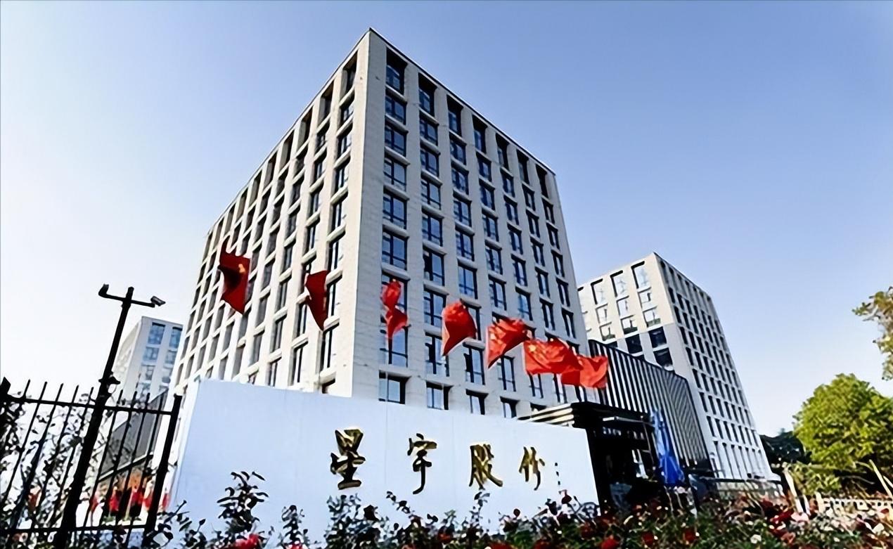 8月31日，凤凰卫视的深度调查把第二颗惊雷扔了出来：星宇股份远在塞尔维亚的海外工