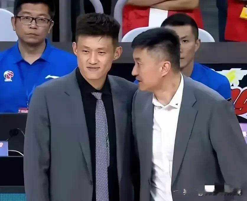 深圳五连败，周鹏：无奈，向杜锋学习！

深圳队以五连败的成绩结束了第一阶段的比赛