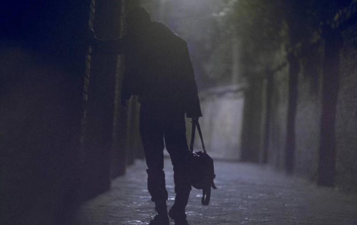 如何做对的父母，看看网友对父母的意见。

自己和差的比，小孩和最好的比。
一旦脱