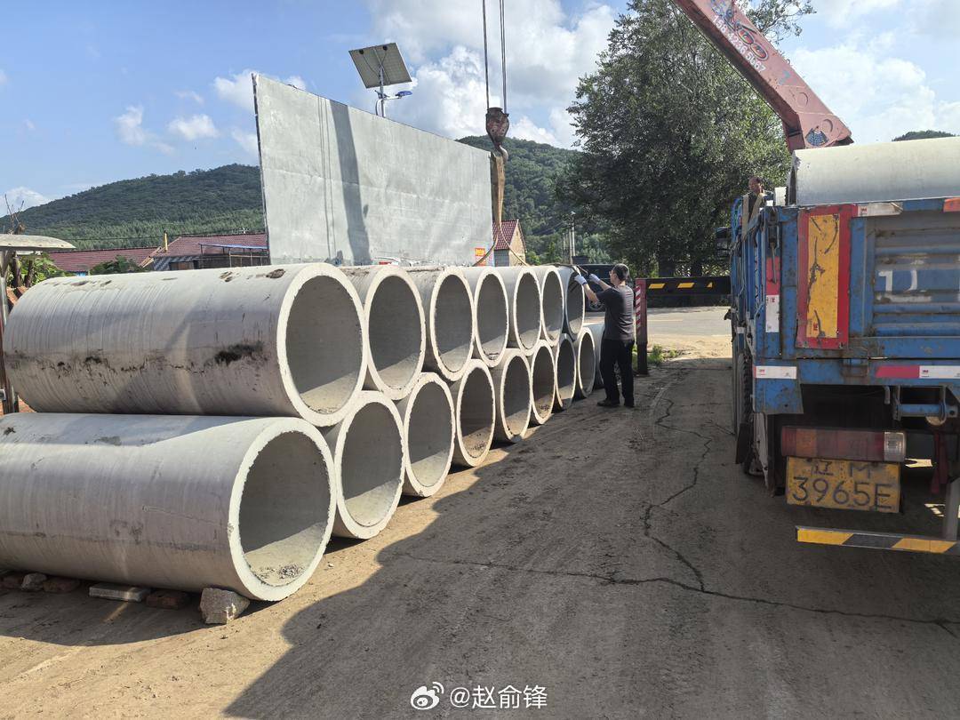 多方聚力驰援清原携手重建家园 抚顺清原门脸村：抢通5条进山路，蚕场进得去，苞米运