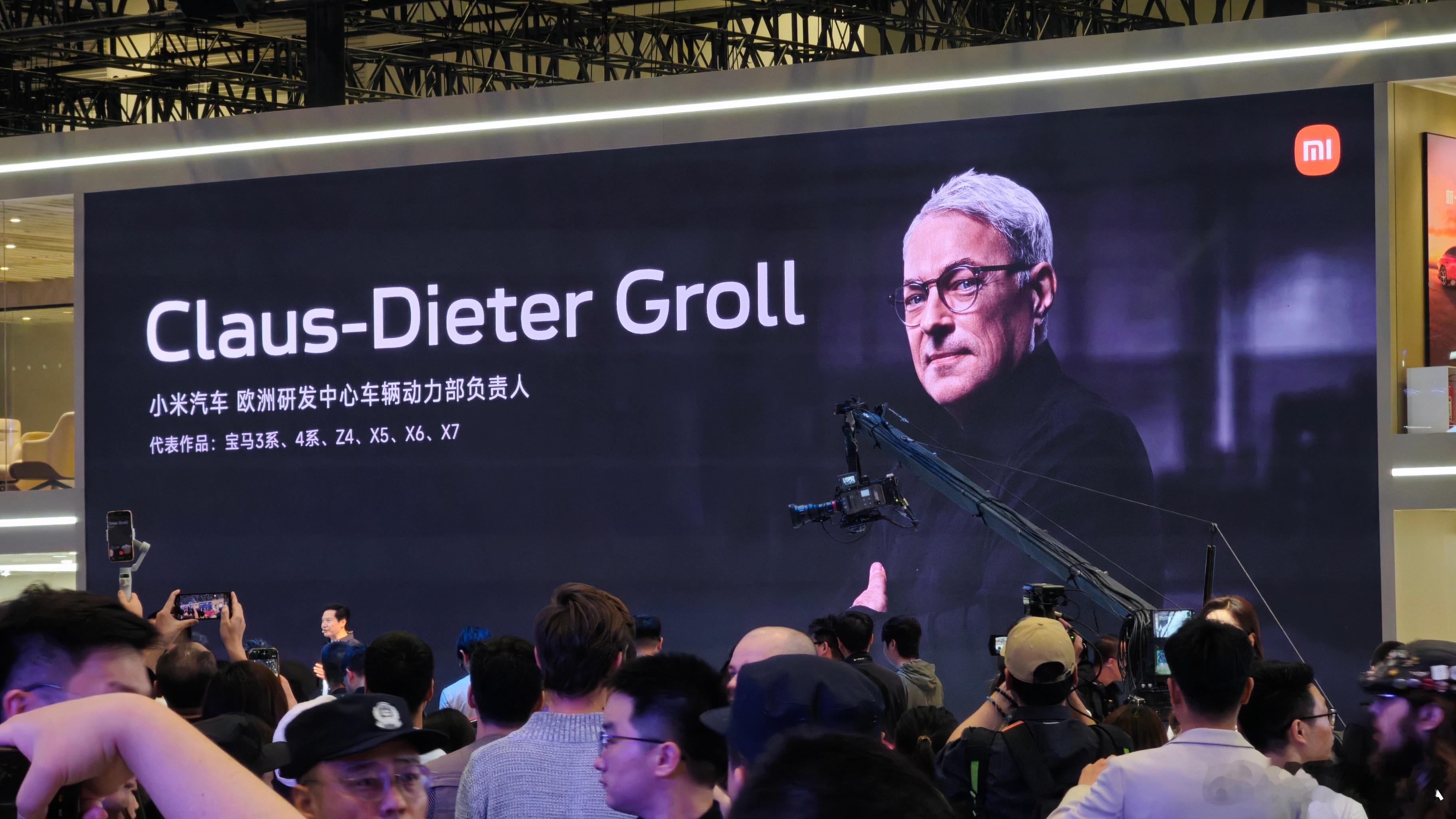 小米YU7 GT预计5月底发布。雷老板在车展现场介绍了这台车的研发中心和团队：基