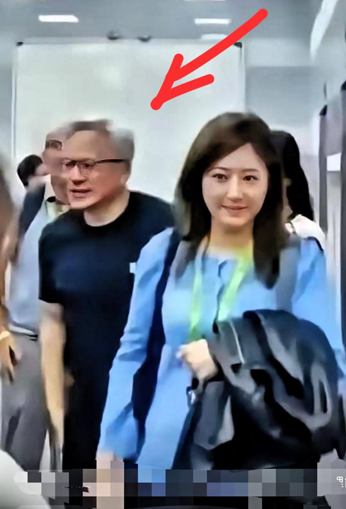 黄仁勋身边有个女人，叫金洋。很多人以为她是助理，就是那种帮忙开门、递水、安排行程