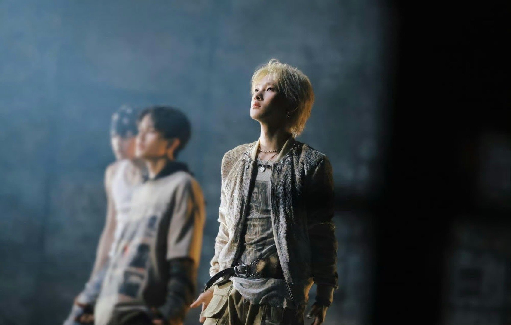 周震南是不是忘切小号了 周震南和粉丝在评论区开启“对抗路”模式！酷帅照片下全是欢