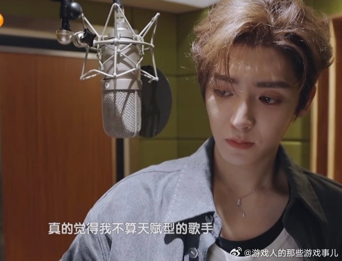 侯明昊选的歌太难了侯明昊高音 感觉这场前面声音好薄好紧啊，扯着嗓子喊的感觉，上一