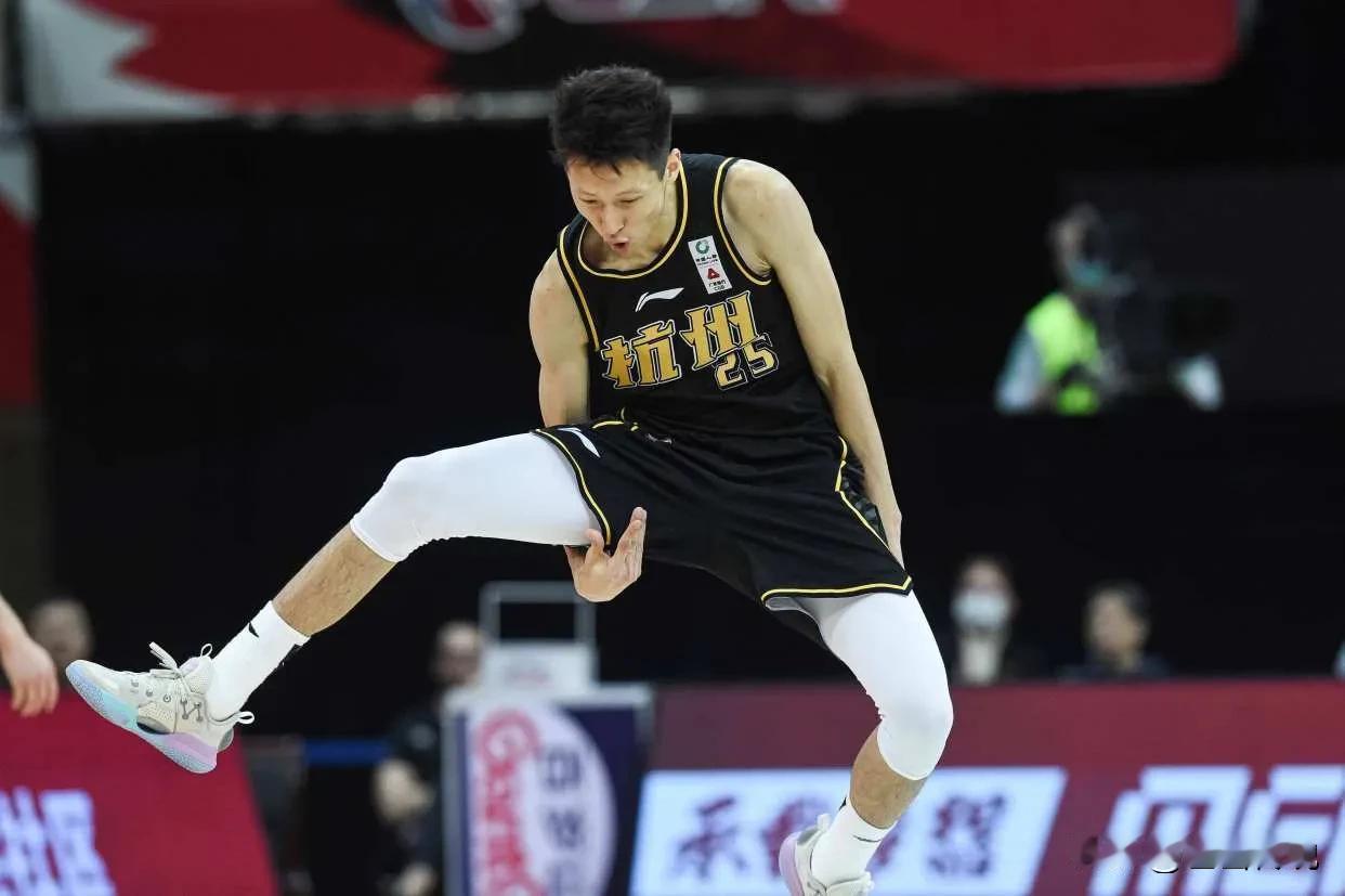 “万柳飘风”赵岩昊


山以石为底，（岩）
基础牢无比。
日居天之顶，（昊）
俯