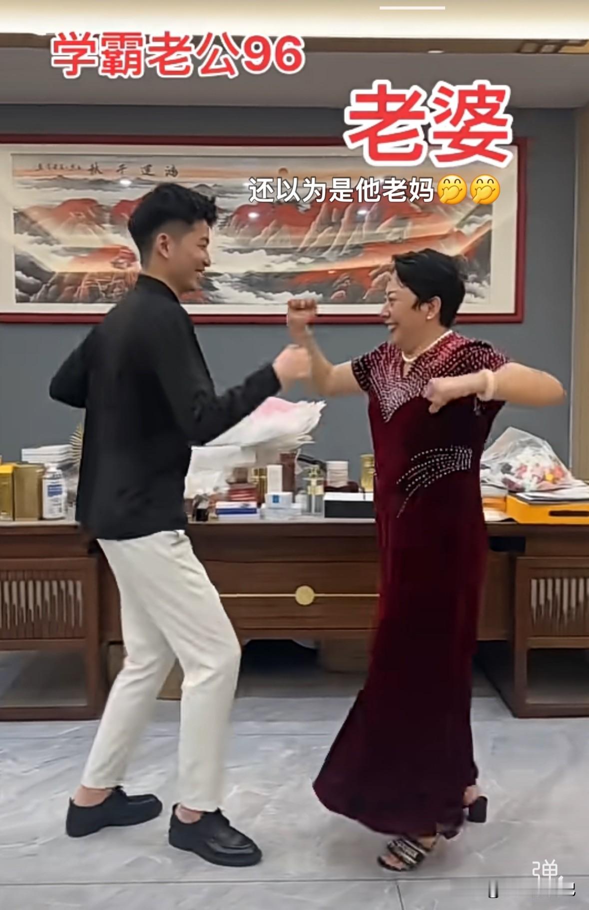 60多岁老太太，找个20多岁的小伙子，两个人还可以发视频炫耀，不丢人，不尴尬，不