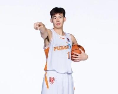 杨曦皓结束集训归队，全力冲刺新赛季
 
福建浔兴男篮球员杨曦皓正式结束了本期集训
