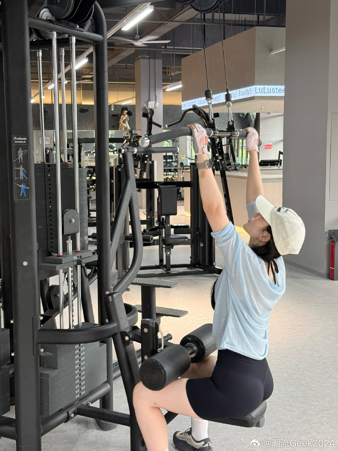30+小姐姐今也坚持健身🏋️咯～依旧三分化训练今天狠狠练了上半身！组间休息的时