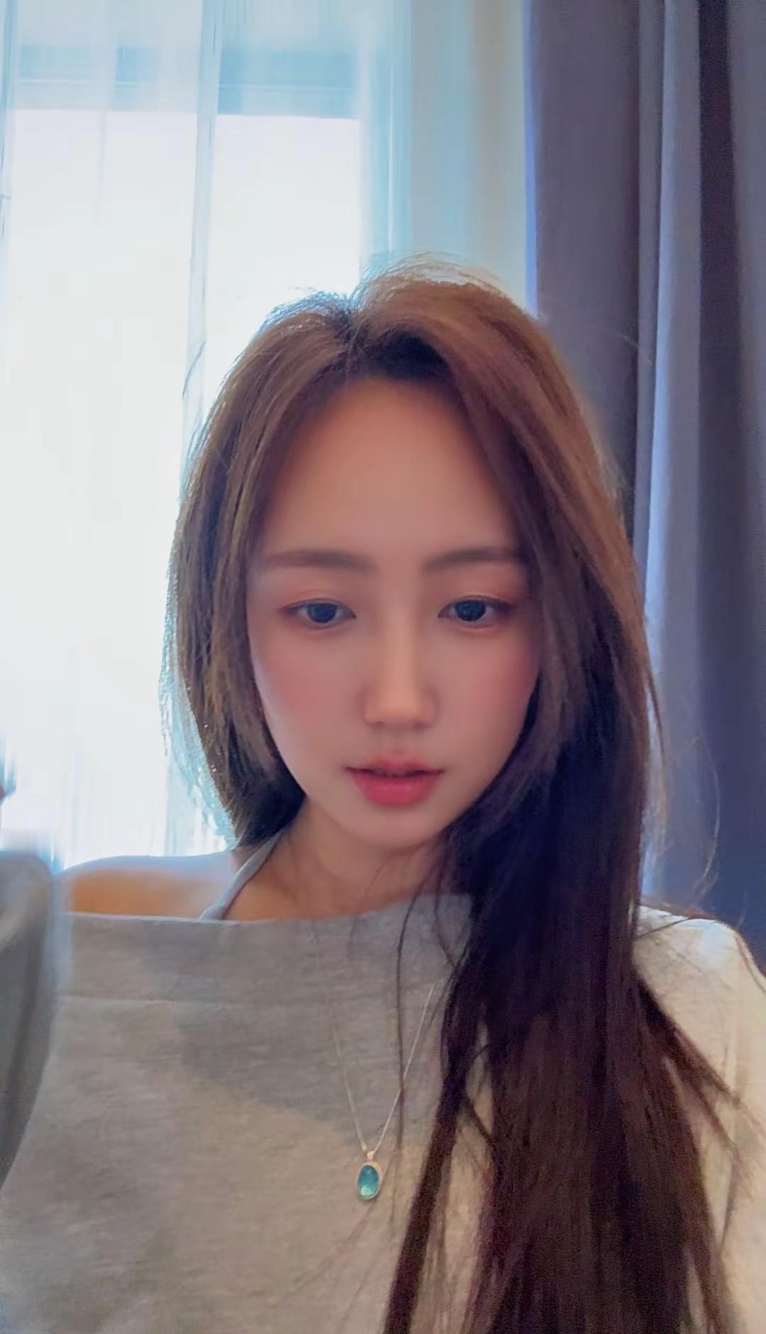 我可以破碎，但绝不可以枯萎氛围感拍照 自拍