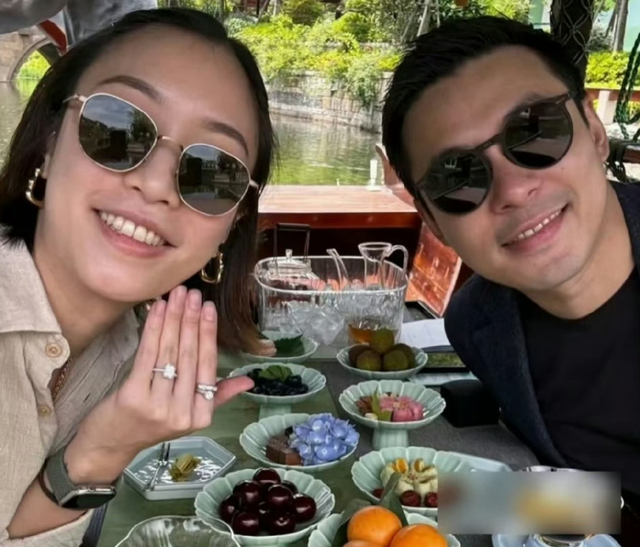 霍震霆曝儿子霍启仁已结婚就是那个跟章子怡谈过恋爱的吗，终于结婚了，也已经老大不小