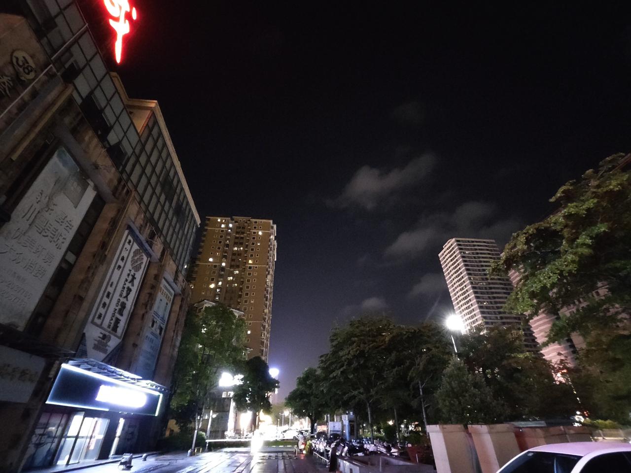 我发现一个无比残忍的真相：
绝大多数人这辈子赚不到钱、突破不了现状、做不成自己的