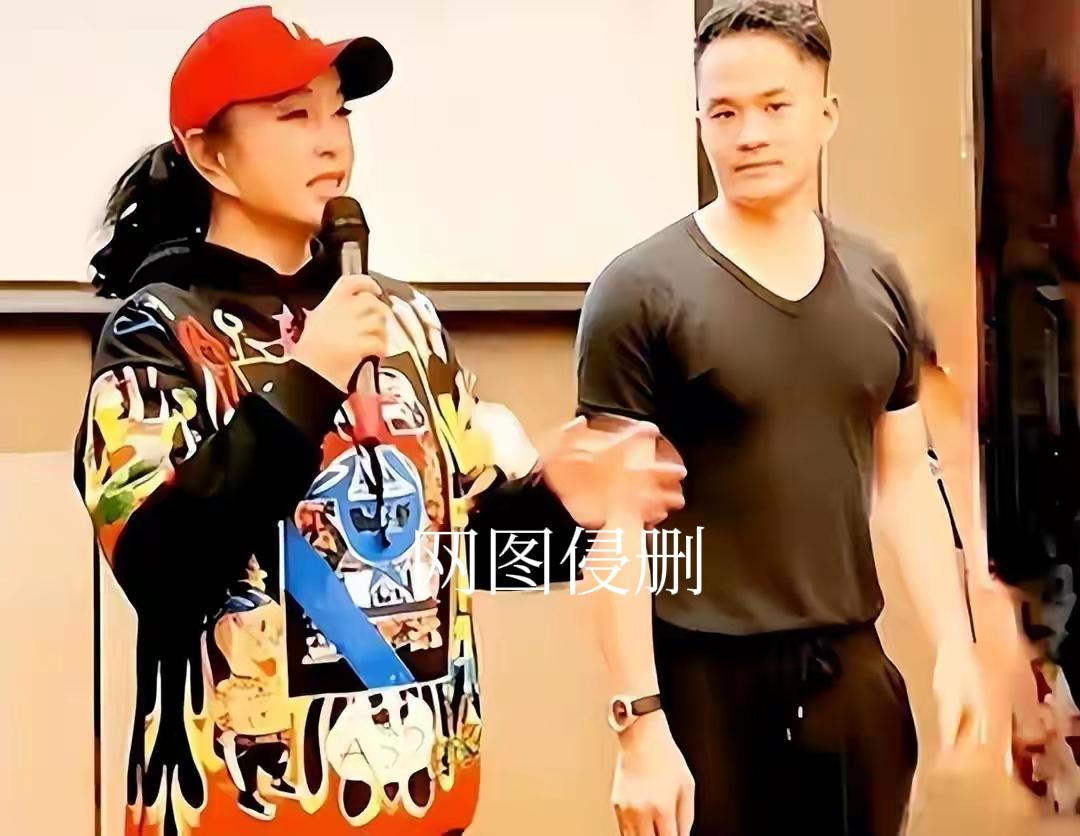 刘晓庆和小助理从一开始就注定会是一地鸡毛。
原因很简单，一个奔着钱去，一个奔着欲