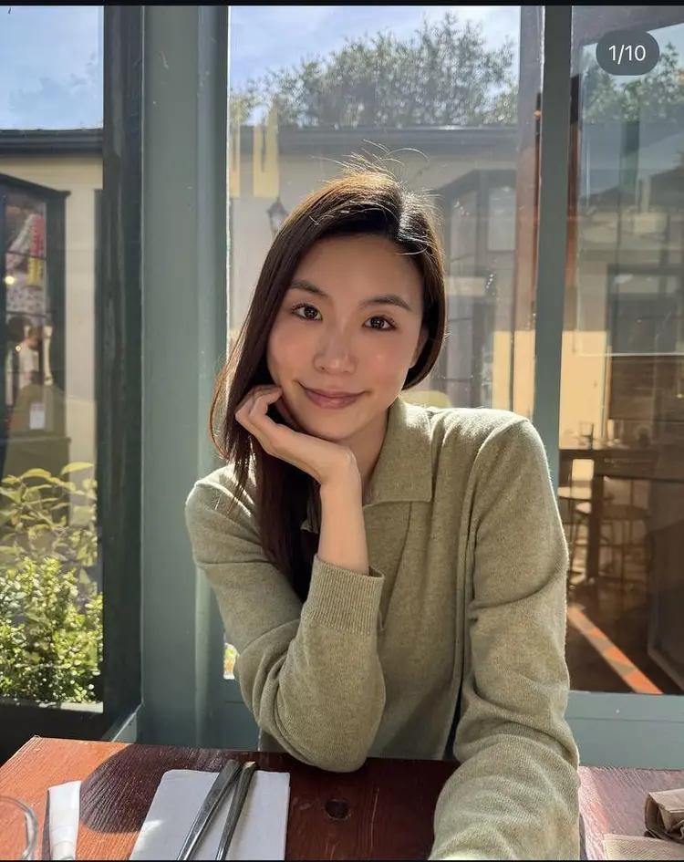 高以翔前女友Bella官宣怀孕 泳装孕肚照甜度拉满，一句“小小的你正靠近”藏满期