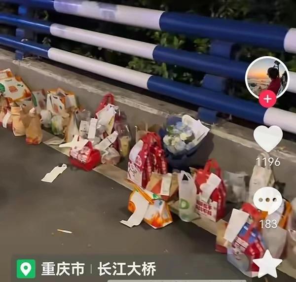 “胖猫”跳江事件还有一件事值得的关注，那就是祭品空包事件。网友点了那么多品牌竟然