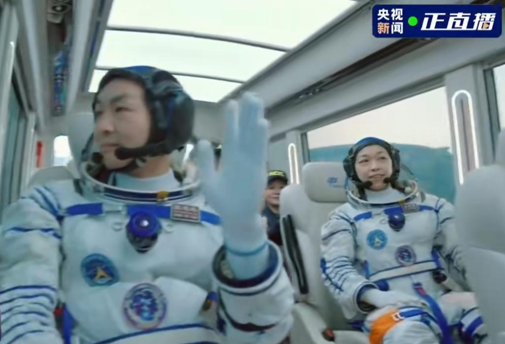 太特殊！中国航天员专用车没有车牌，只有一句话。

5 月 24 日神舟二十三号发