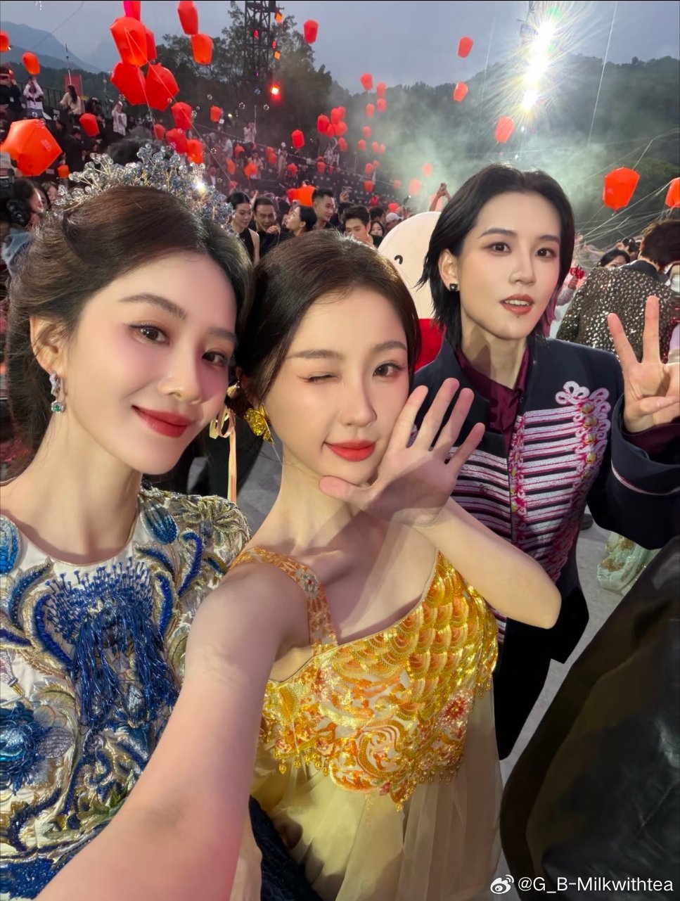 自拍来了！！！ 