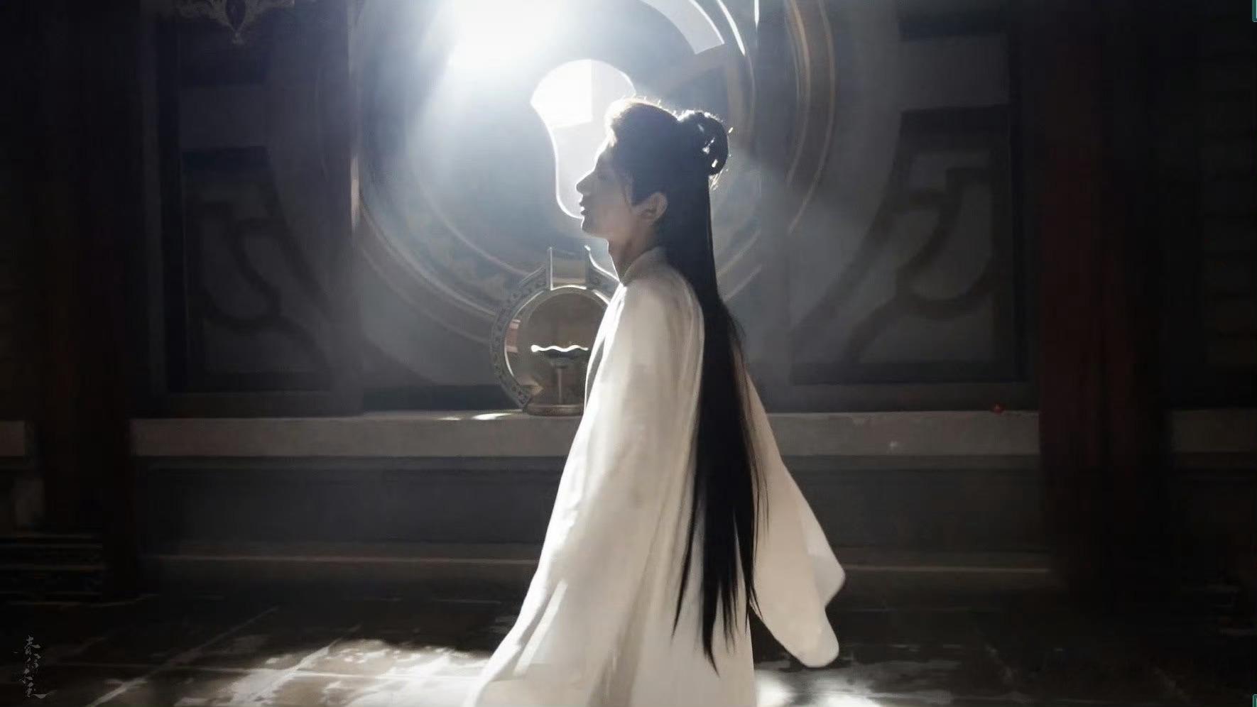刚刚在找李莲花照片的时候看到了这组「光的宠儿」，每一帧都自带清冷仙气，必须看！！