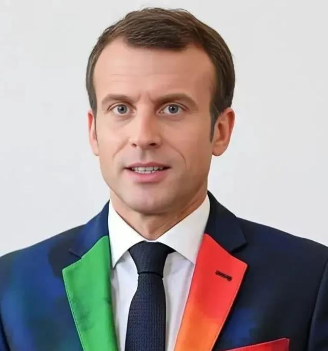 法国突然宣布：1月28日，法军参谋部宣布，“戴高乐”号核动力航母打击群已从土伦港