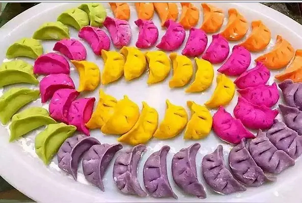 饺子一吃团圆味就有了冬天的幸福是一碗饺子给的 前年带外地朋友回家，她第一次见我们