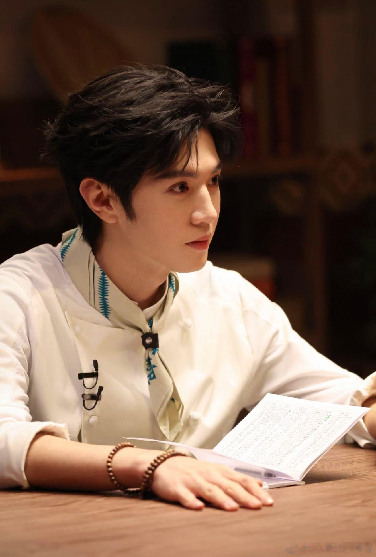 陈哲远全家的顶梁柱 郝大爸这把真的帅炸了，陈哲远是懂怎么演一个时髦又好笑的大家长