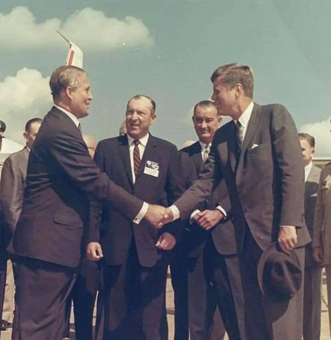 二战后不久，美国秘密招揽了1600名纳粹科学家在美国实验室工作，并赦免他们的罪行