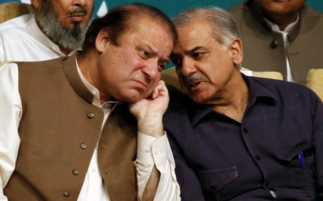 巴基斯坦政坛这几天的气氛，静得有些诡异，就像暴风雨砸下来前的那个瞬间。

表面上