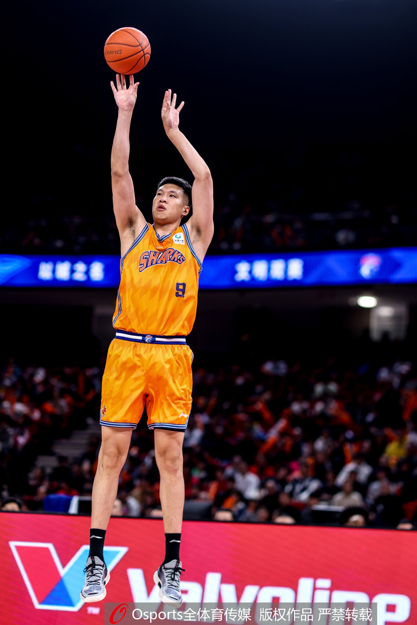 新民晚报：上海男篮这板凳深度，相当可以！