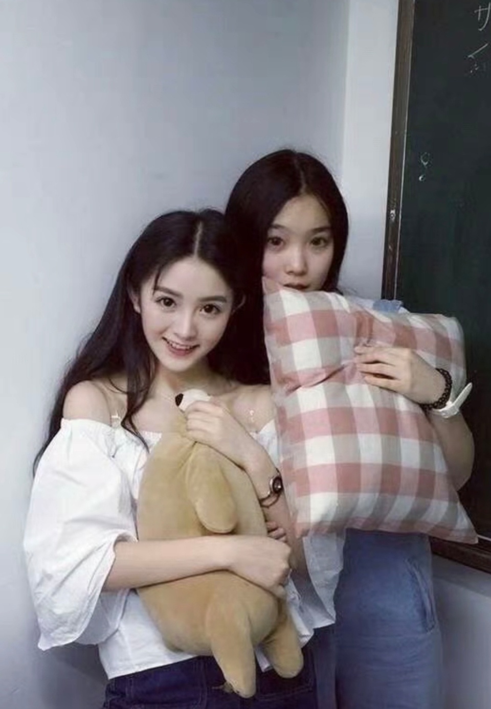 【田曦薇】大学时期合照 完全是女神降临呀 