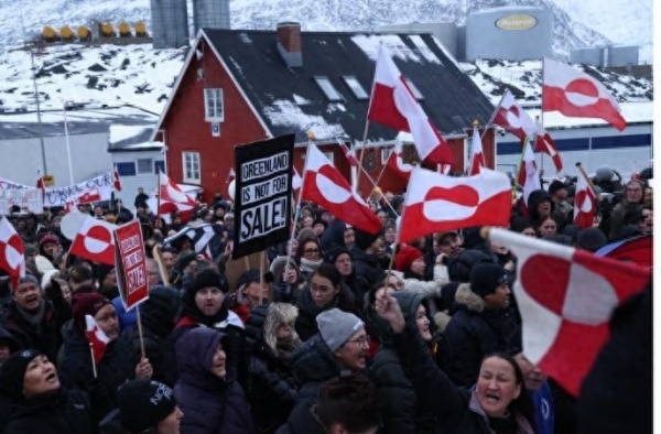 格陵兰岛正因美国反复声称要接管而陷入前所未有的紧张。当地民众对美国持续而公开的威