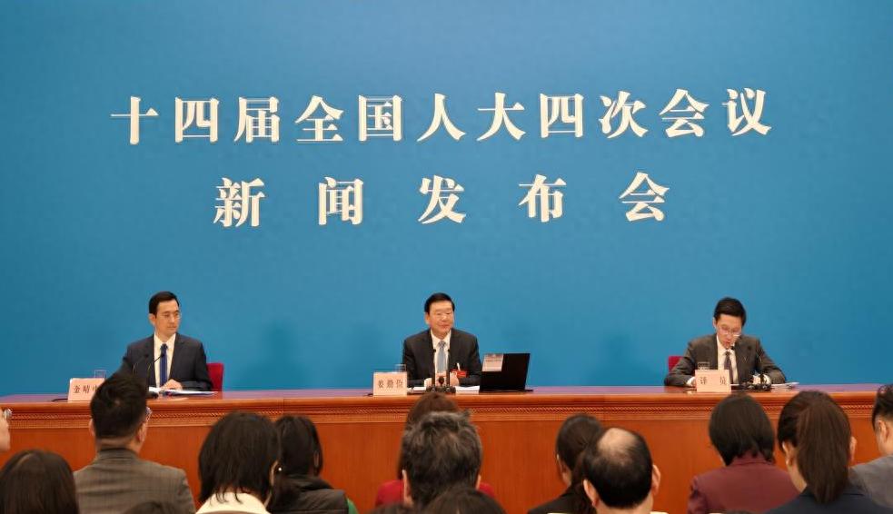 《祖国》记者跑两会丨十四届全国人大四次会议举行新闻发布会 娄勤俭就大会议程与人大工作答中外记者问