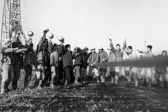 1930年，日本人在大庆疯狂找油田，为此打了很多口井，但没想到，其中一口井只需要
